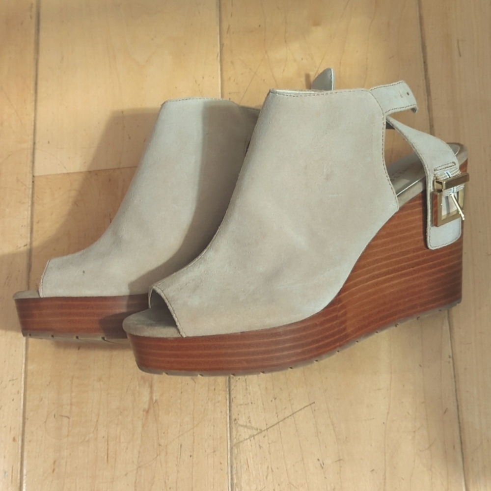 Suede light beige wedge sandals. Kenneth cole